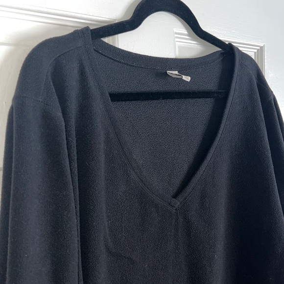 Old Navy Women’s Plus Size V Neck Fleece Top in Black in size 3X - Picture 4 of 7